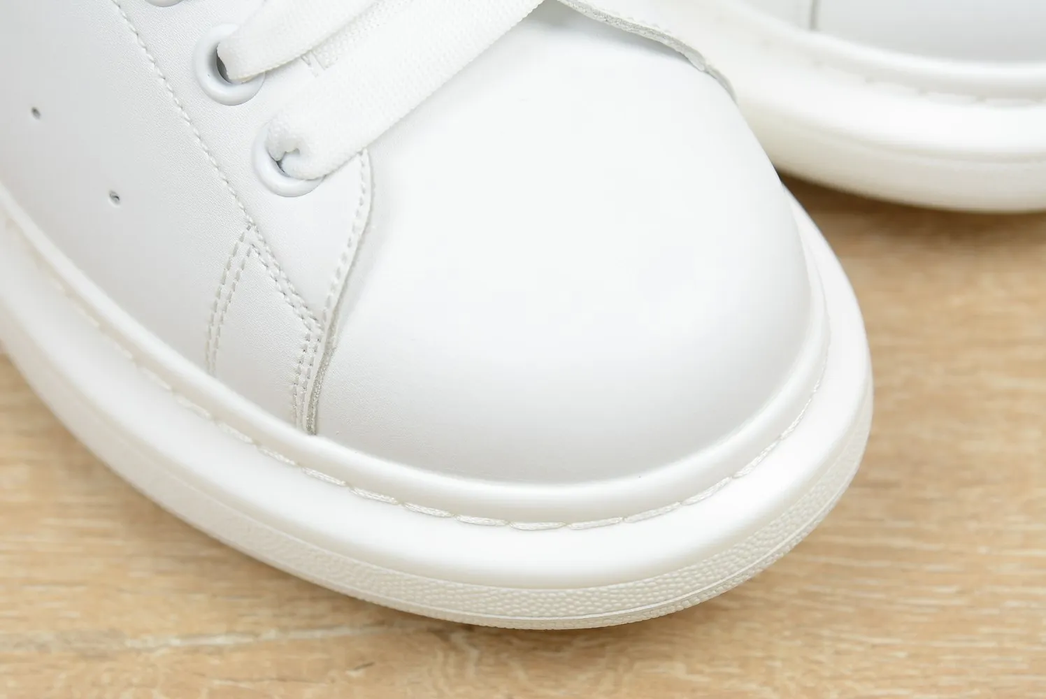 👟👟Ex-factory price 480👟👟 Women's shoes Women's clothing Women's shoes Women's clothing Mc Queen McQueen cowhide full white tail 35-44 ‼ ️‼ ️McQueen (Alexa**er McQue**n) Paris Fashion Week latest casual fashion sneakers high version ❗️❗️ Variety of fashion and different styles experience ‼ ️‼ ️Female size 34-40 Men’s size 38-44 Comes with full counter packaging
